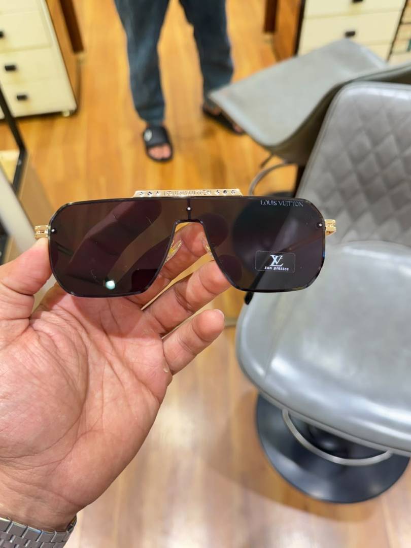 Loui_s Vuitton 24027 Gold Black