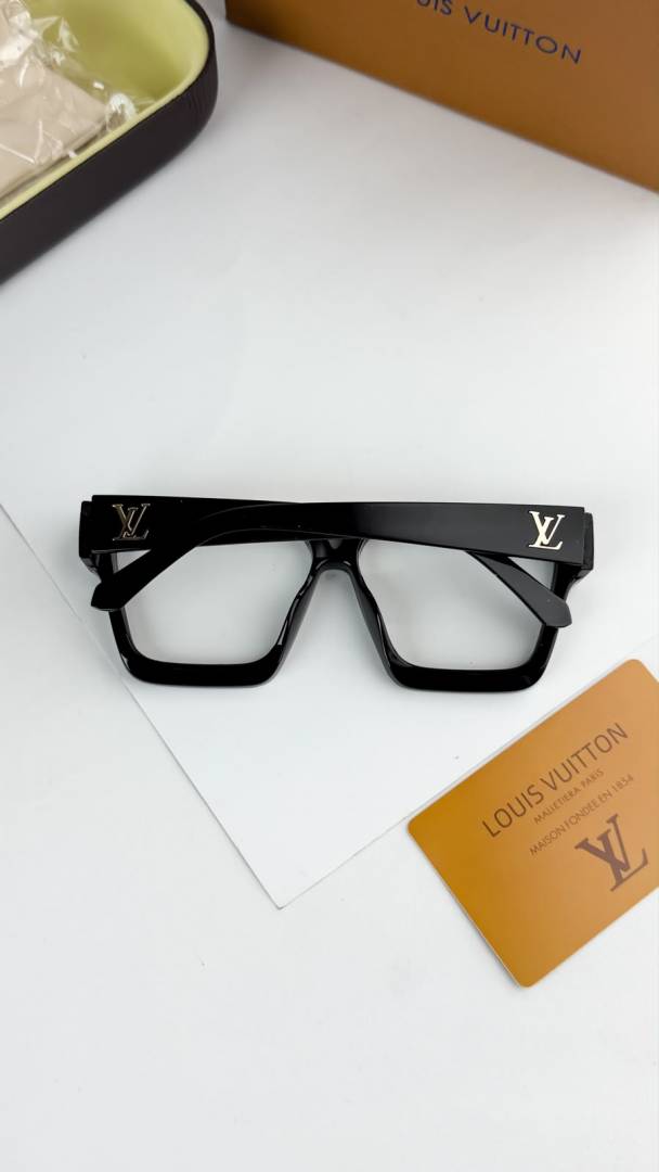 Louis Vuitto_n 1502 Gold Black Plano