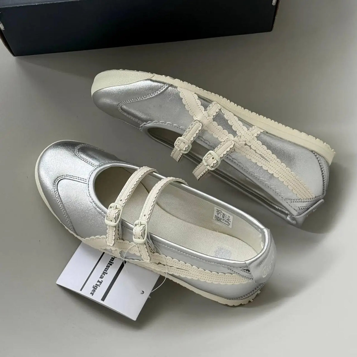 Onitsuk_a Tiger Mexico 66 TGRS Silver Cream