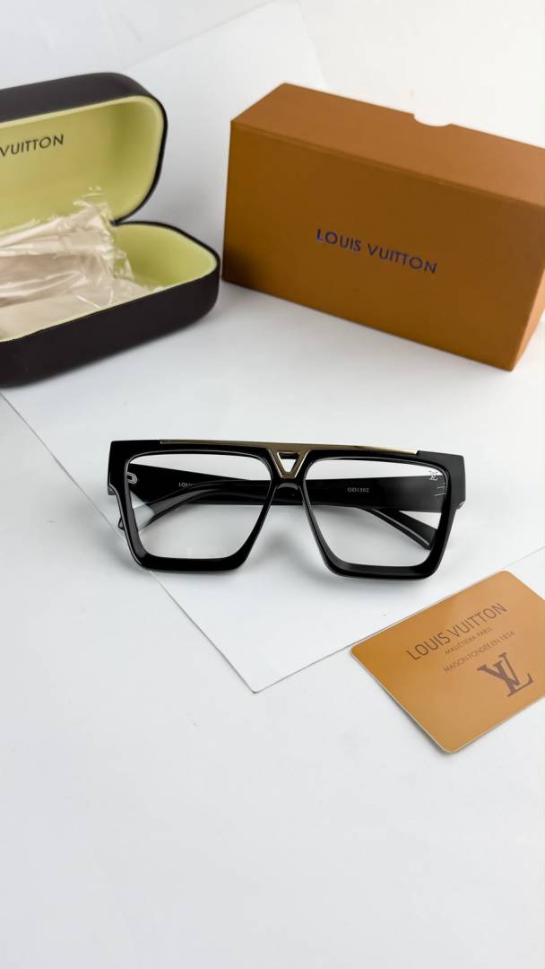 Louis Vuitto_n 1502 Gold Black Plano
