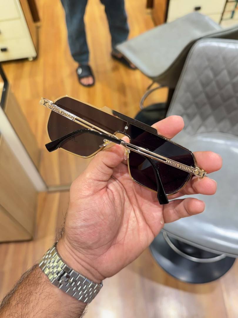 Loui_s Vuitton 24027 Gold Black