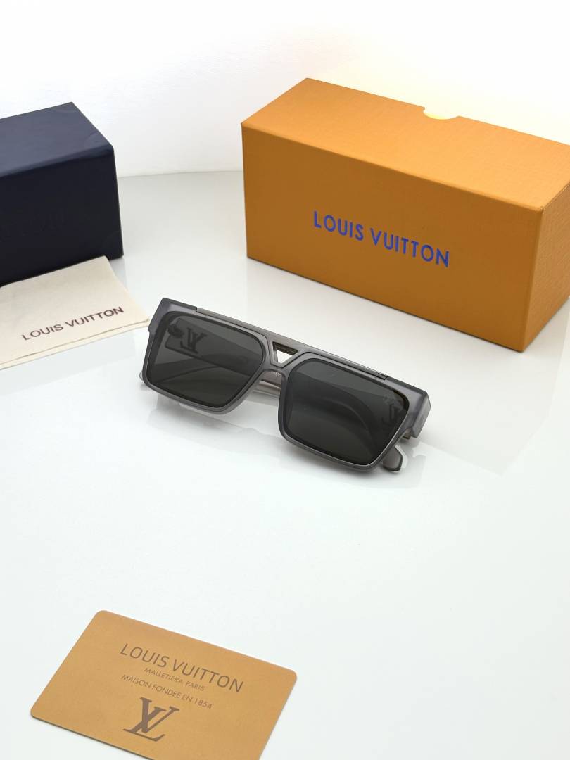 Loui_s Vuitton 1984 Grey Black Unisex