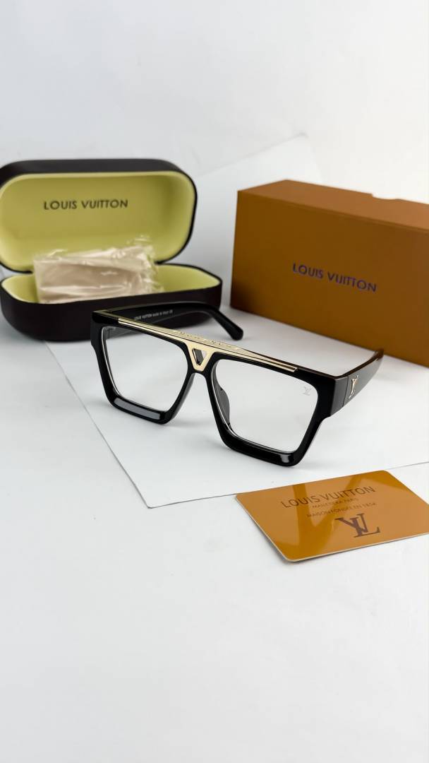 Louis Vuitto_n 1502 Gold Black Plano