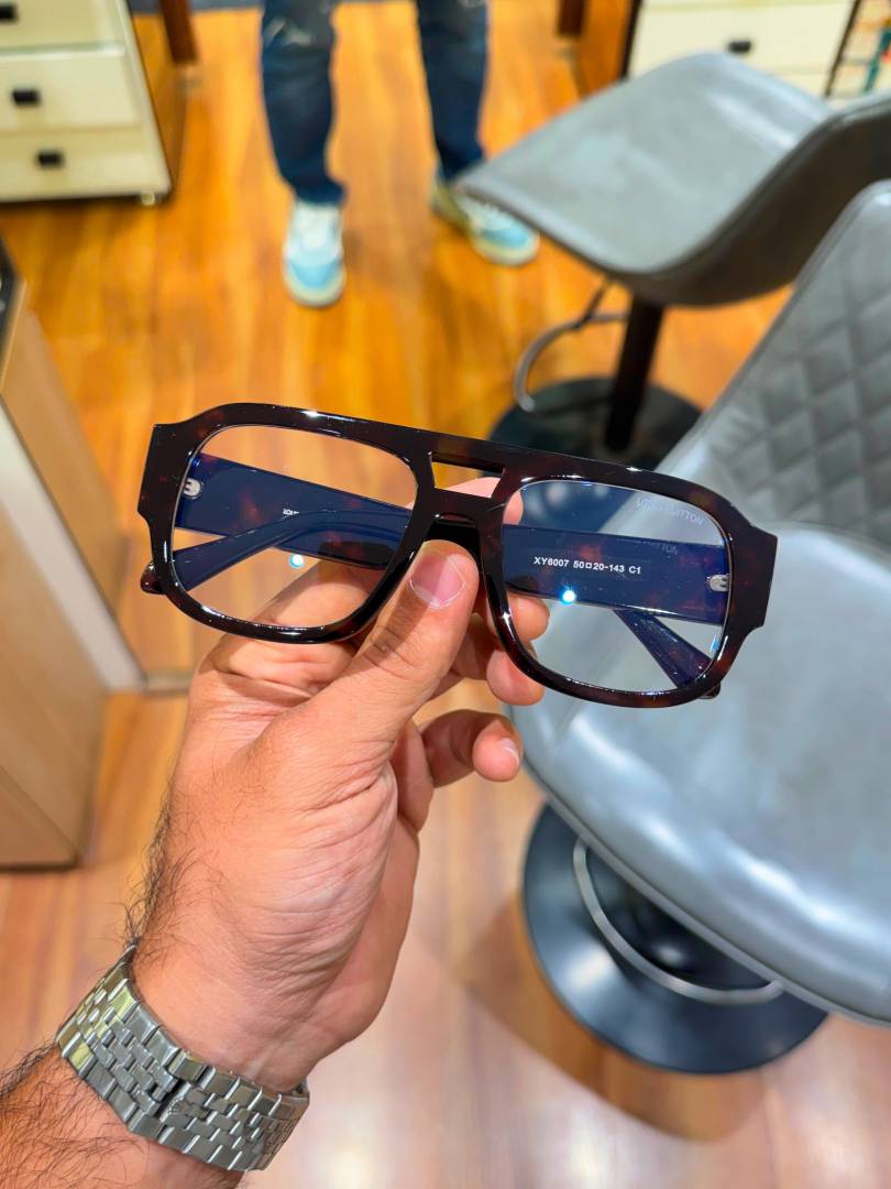 Loui_s Vuitton 6007 Tiger Plano