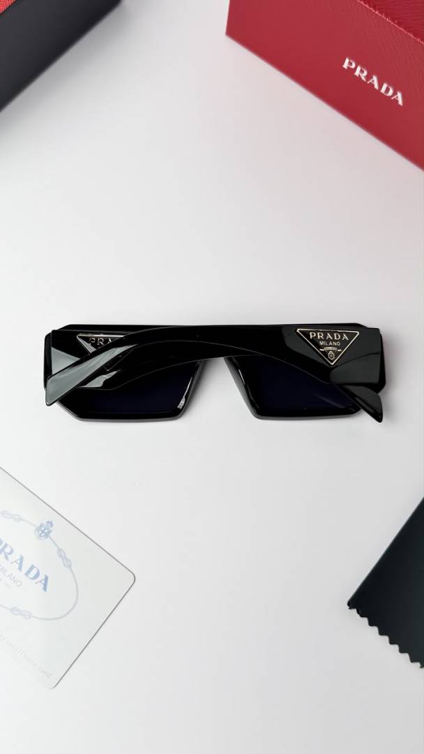 Prad_a Unisex Black