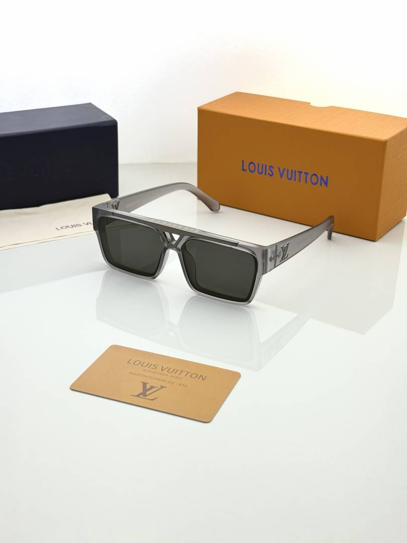 Loui_s Vuitton 1984 Grey Black Unisex