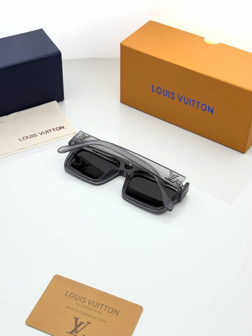 Loui_s Vuitton 1984 Grey Black Unisex